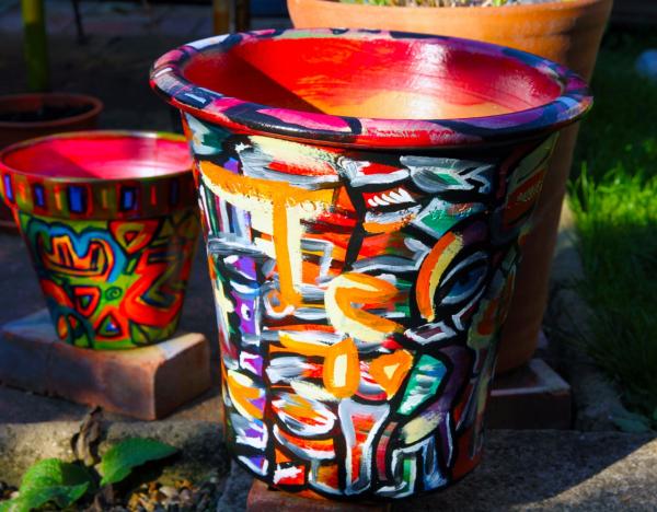 chris-todd-garden-art-ideas-potlook-painted-terracotta-pot-curved