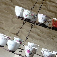 reworkhouse-upcycling-products-tea-cup-chandelier