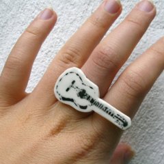 urban-jewellery-porcelain-bling-guitar-ring